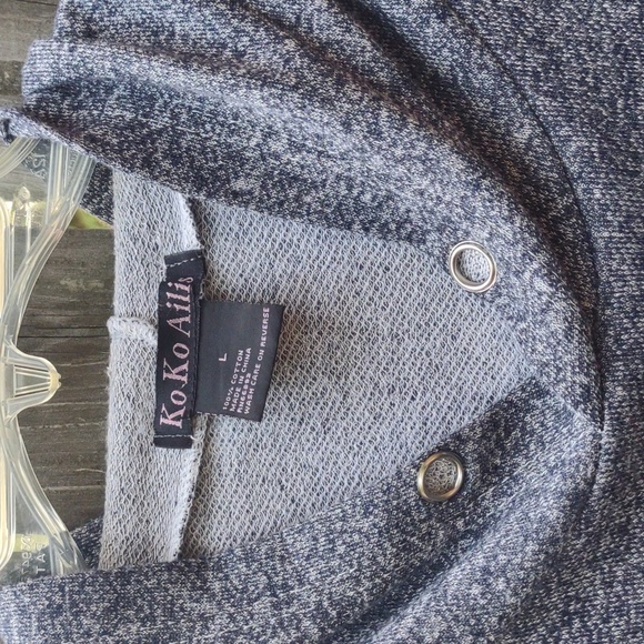 Ladies New York,  NY long sleeved shirt - Picture 3 of 9